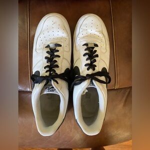 Used but good condition men’s Nike’s.